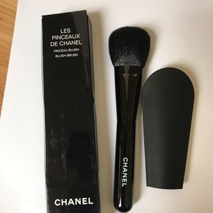 chanel blush brush